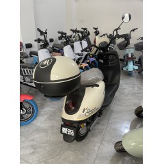 爱玛爱朵电动车高速实用电瓶车成人代步男女轻便电动摩托车